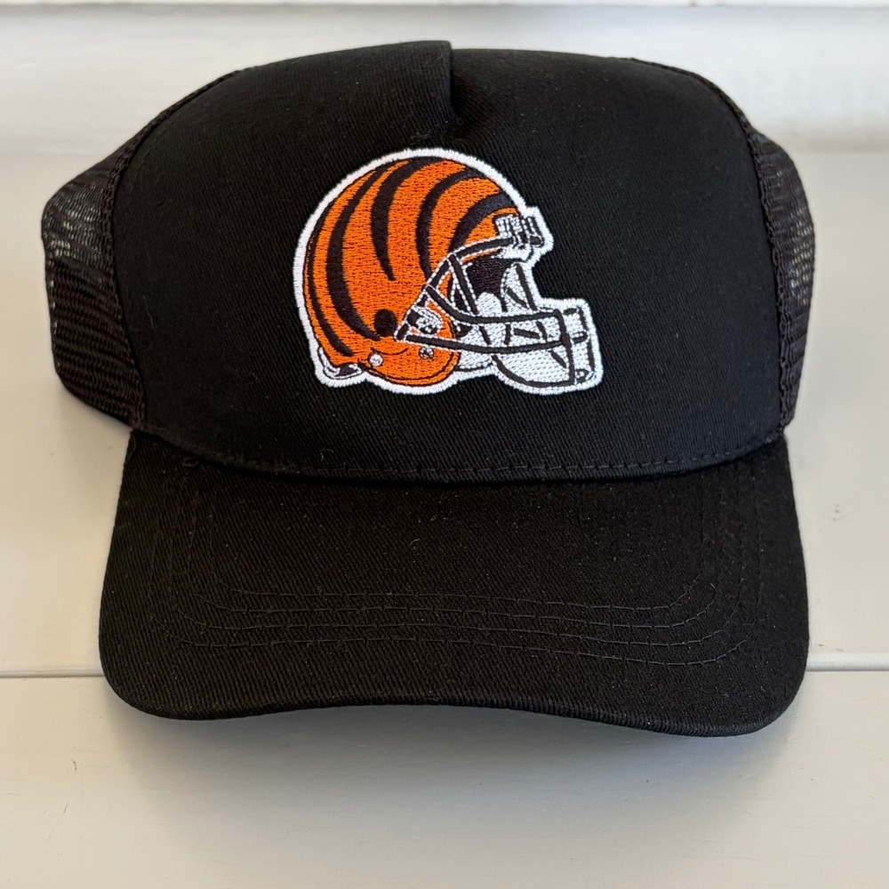 Cincinnati Bengals Trucker Hat Black Mesh Snapback NFL Football Helmet Logo Cap